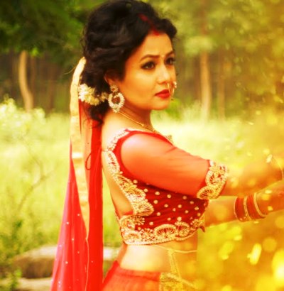 singer-neha-kakkar-broke-down-live-performance-wedding-stage